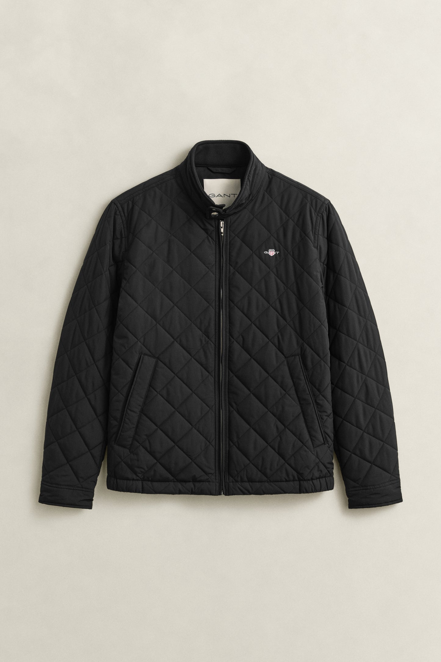 BLACK, QUILTED WINDCHEATER, FRONT-VIEW BY GANT AU.