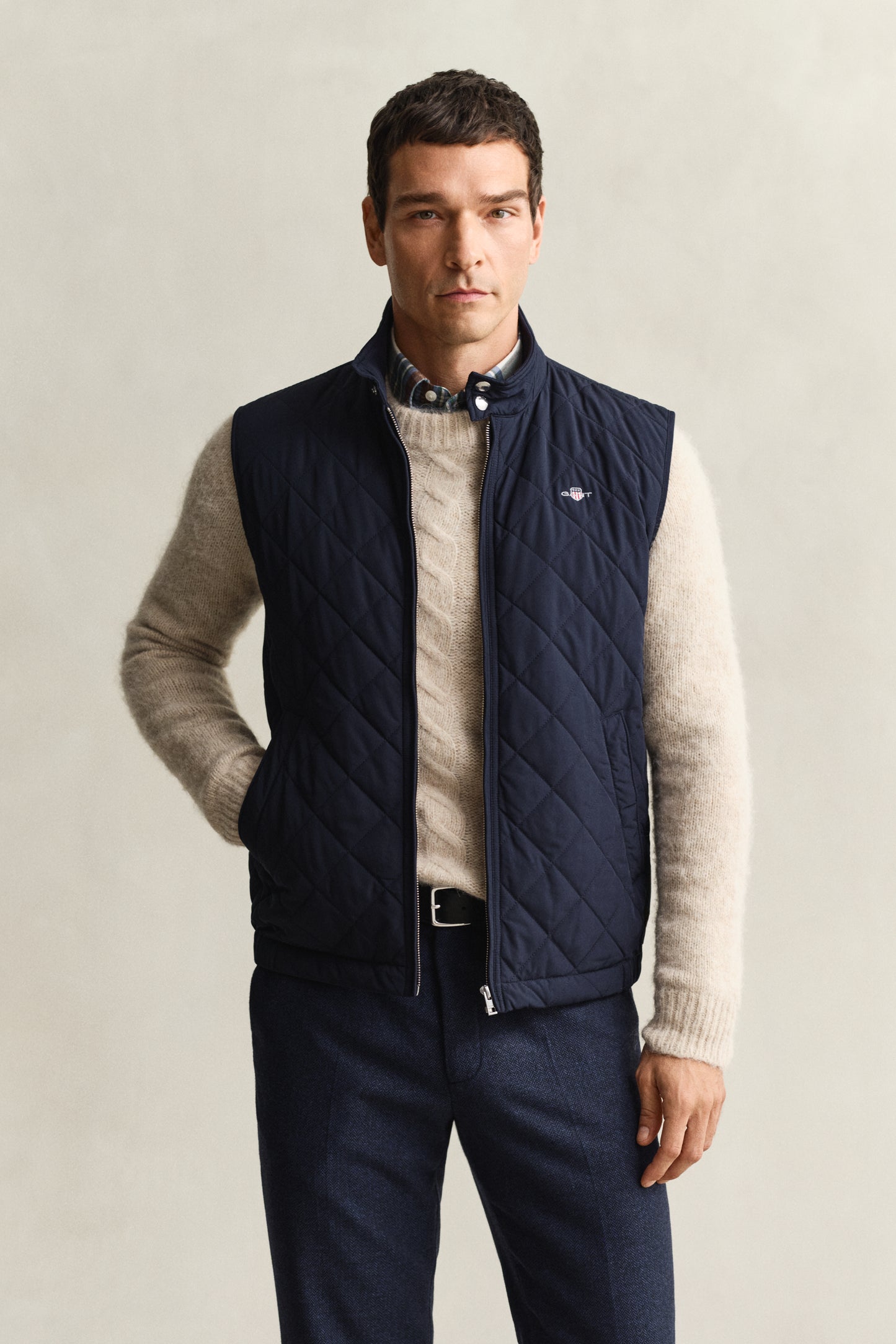 EVENING BLUE, QUILTED WINDCHEATER VEST BY GANT AU.