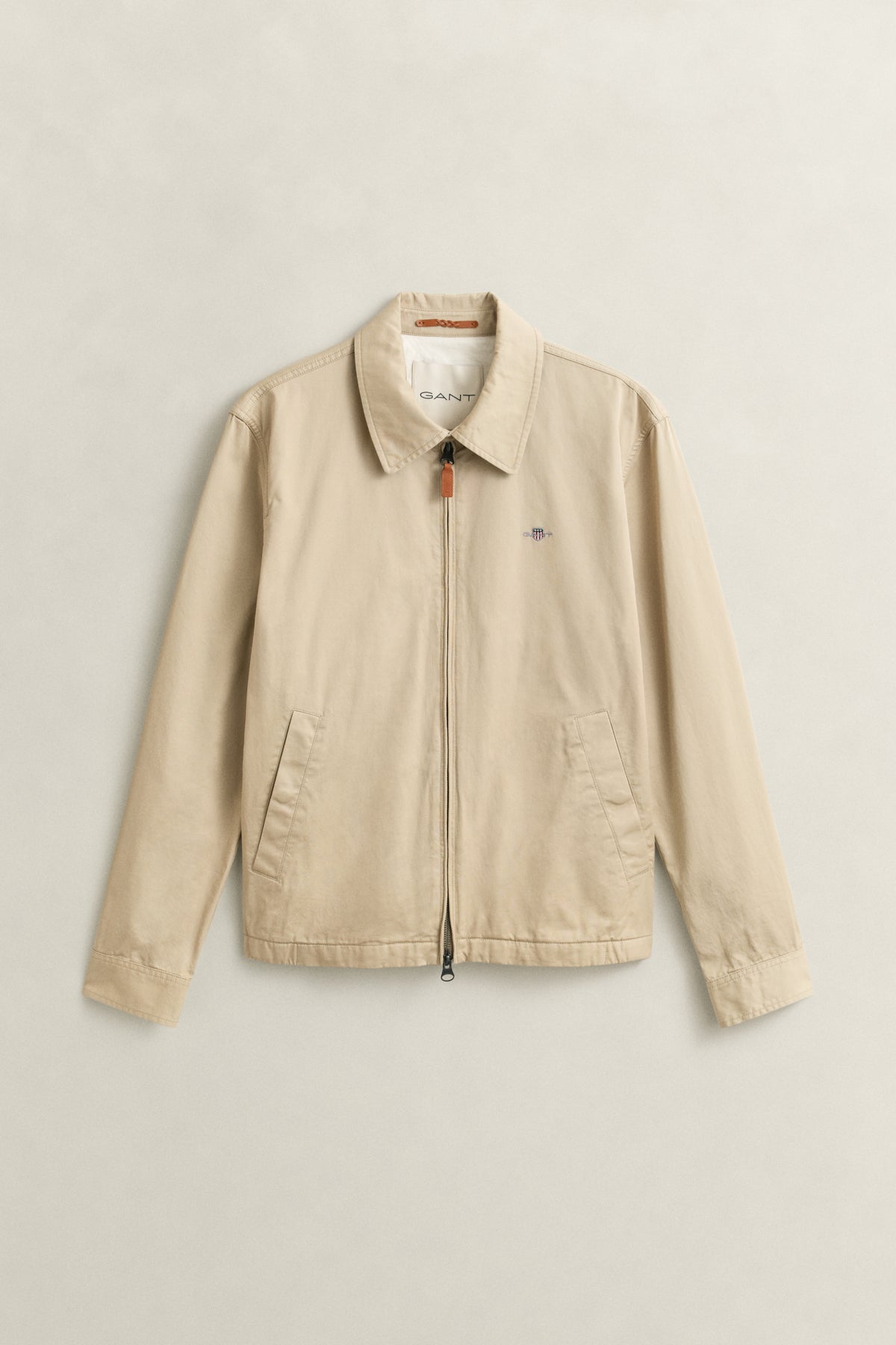 OAT BEIGE, COTTON WINDCHEATER JACKET, FLAT-LAY BY GANT AU.