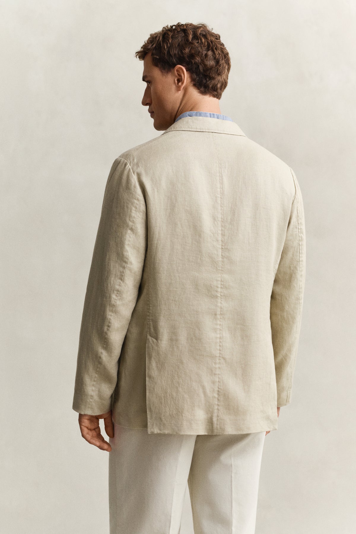 OAT BEIGE, GMNT DYE LINEN BLAZER, BACK-VIEW BY GANT AU.