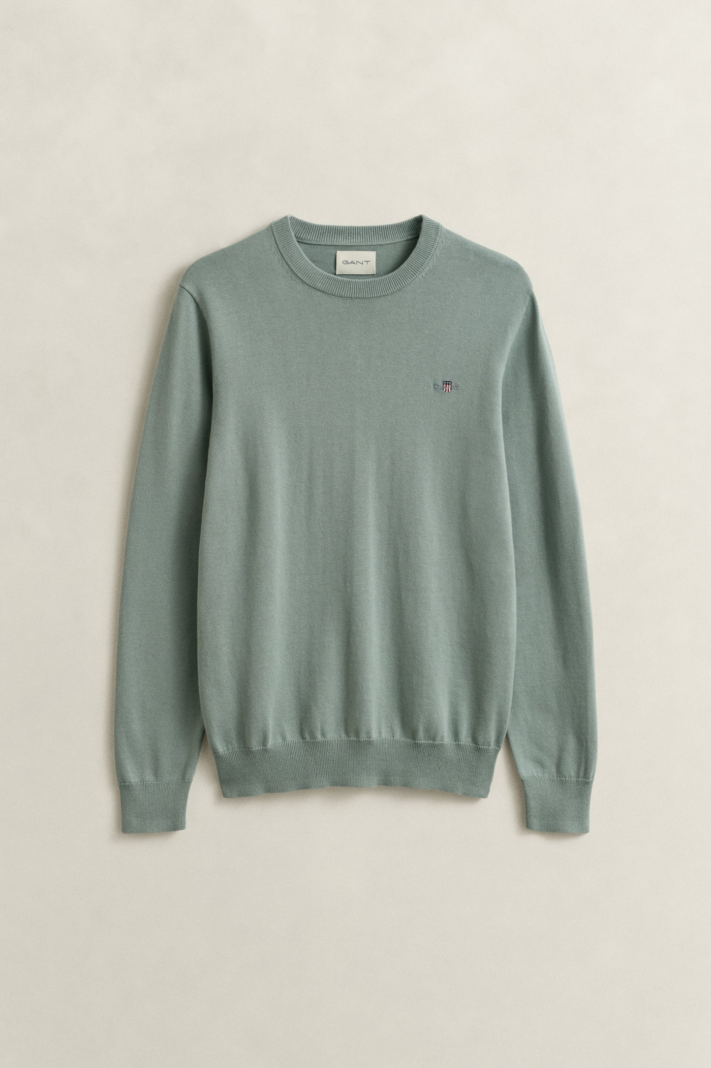 CERAMIC GREY, CLASSIC COTTON C-NECK, FLAT-LAY BY GANT AU.