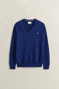 RICH NAVY, CLASSIC COTTON V-NECK, FLAT-LAY BY GANT AU.