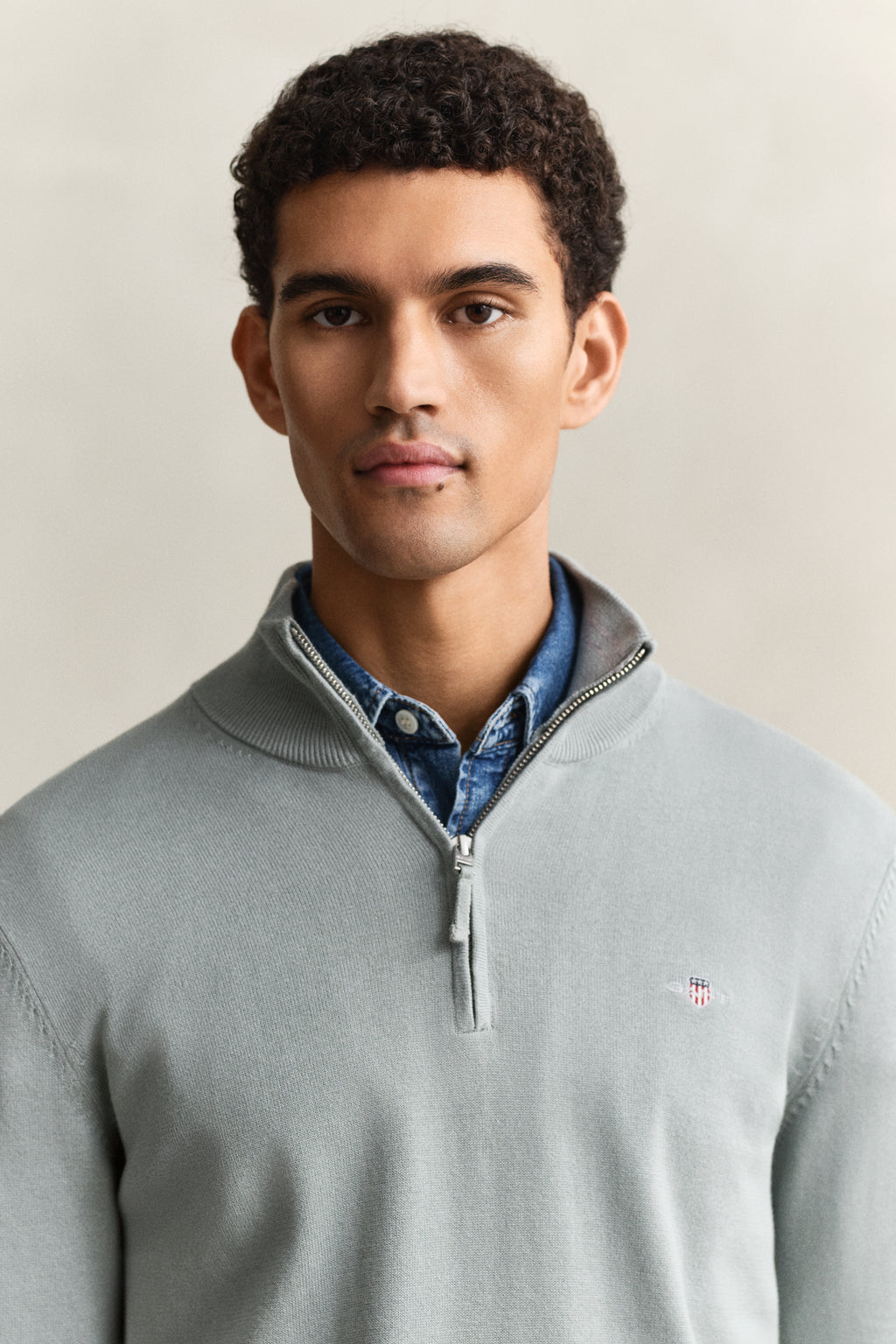 CERAMIC GREY, CLASSIC COTTON HALF ZIP, CLOSE-UP BY GANT AU.