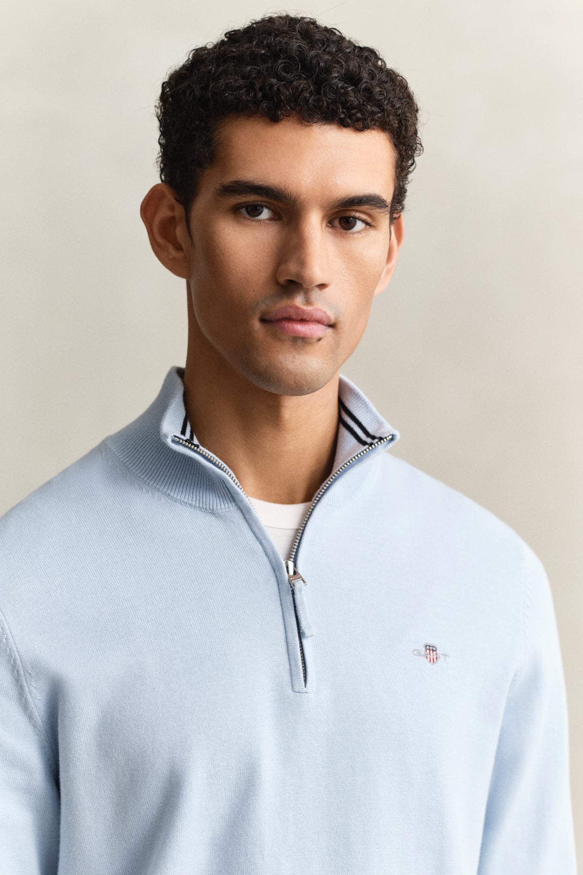 FRESH BLUE, CLASSIC COTTON HALF ZIP, CLOSE-UP BY GANT AU.