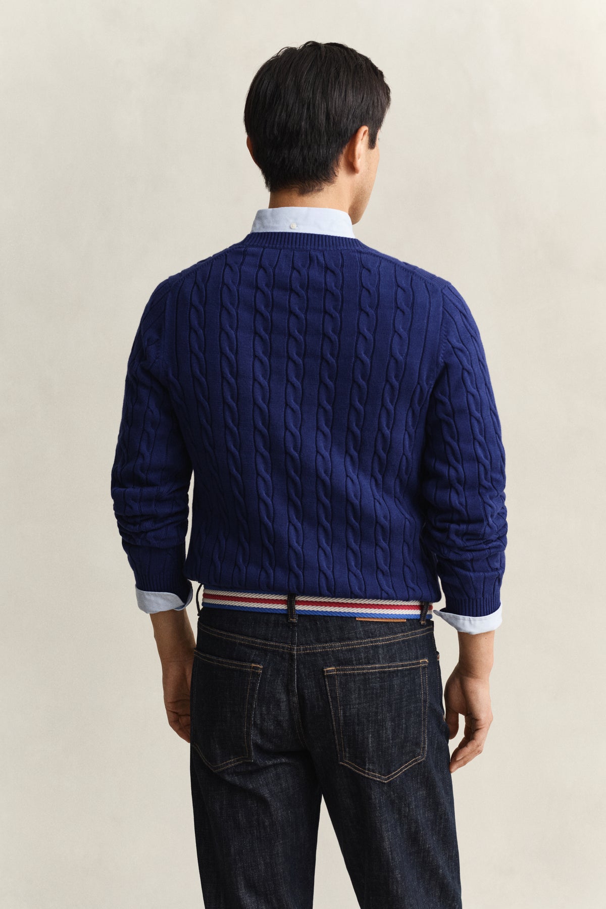 RICH NAVY, COTTON CABLE C-NECK, BACK-VIEW BY GANT AU.