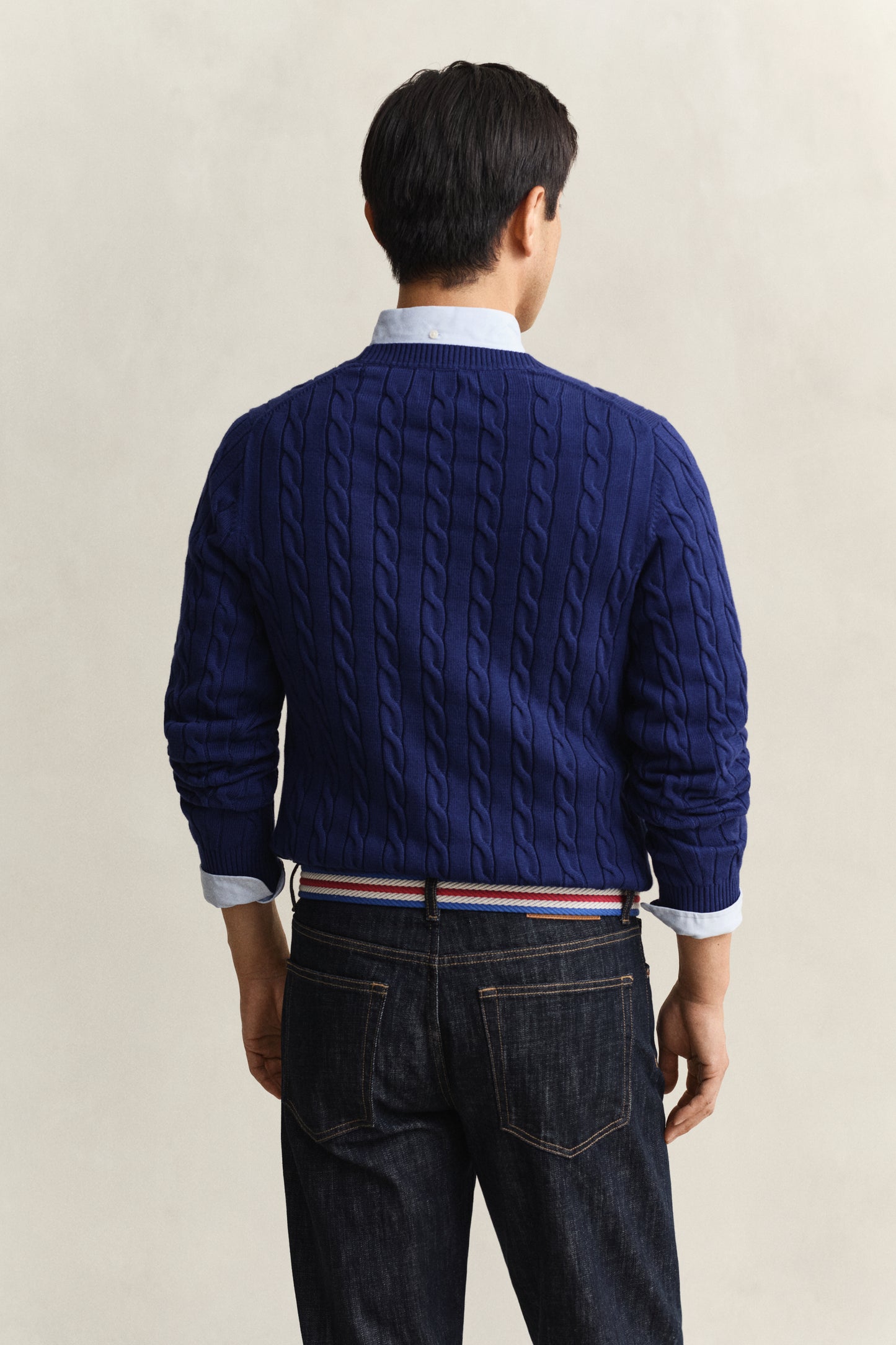 RICH NAVY, COTTON CABLE C-NECK, BACK-VIEW BY GANT AU.