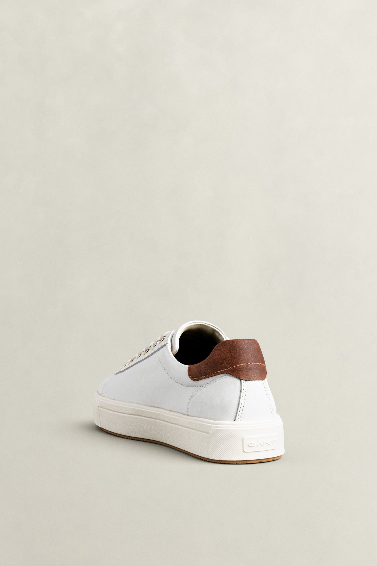 TAN, AVINO, FLAT-LAY BY GANT AU.