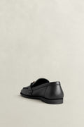 BLACK, GIMBLE, FLAT-LAY BY GANT AU.