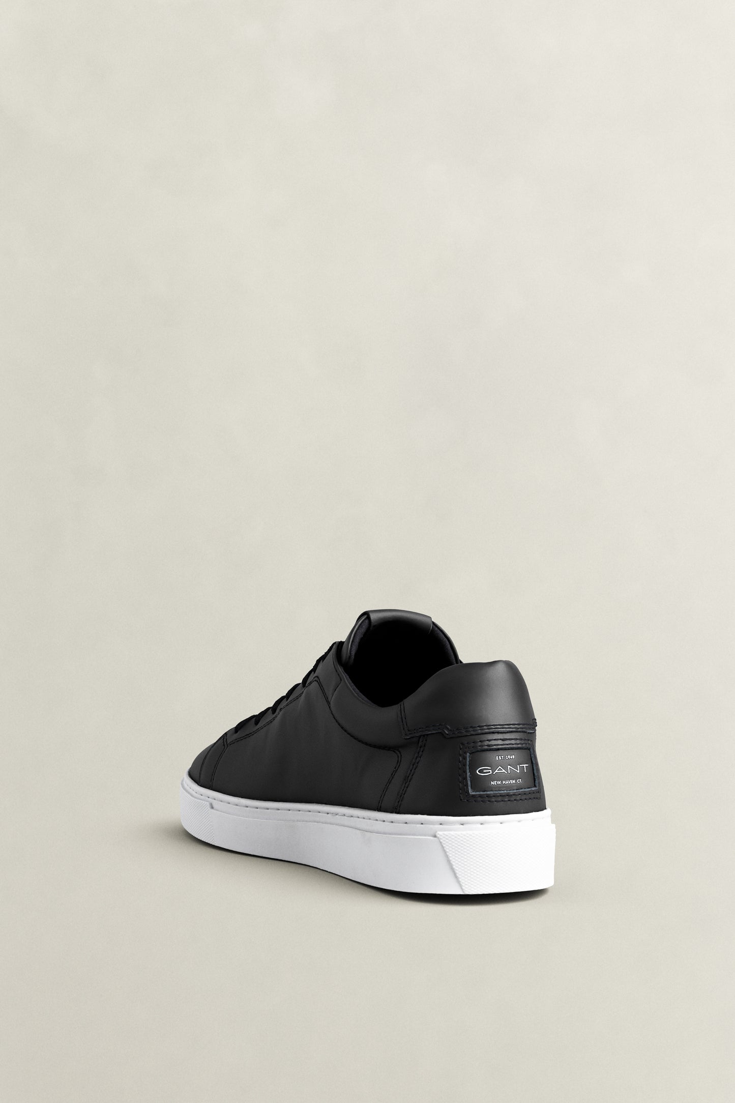 BLACK, MC JULIEN, FLAT-LAY BY GANT AU.