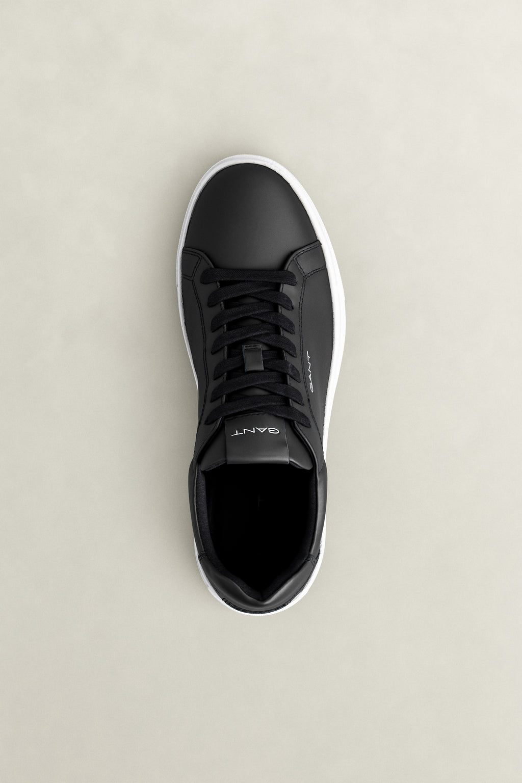 BLACK, MC JULIEN, CLOSE-UP BY GANT AU.