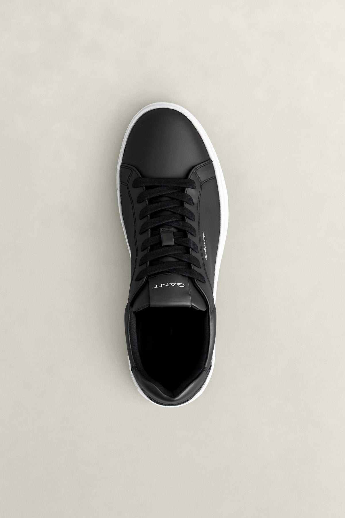 BLACK, MC JULIEN, CLOSE-UP BY GANT AU.