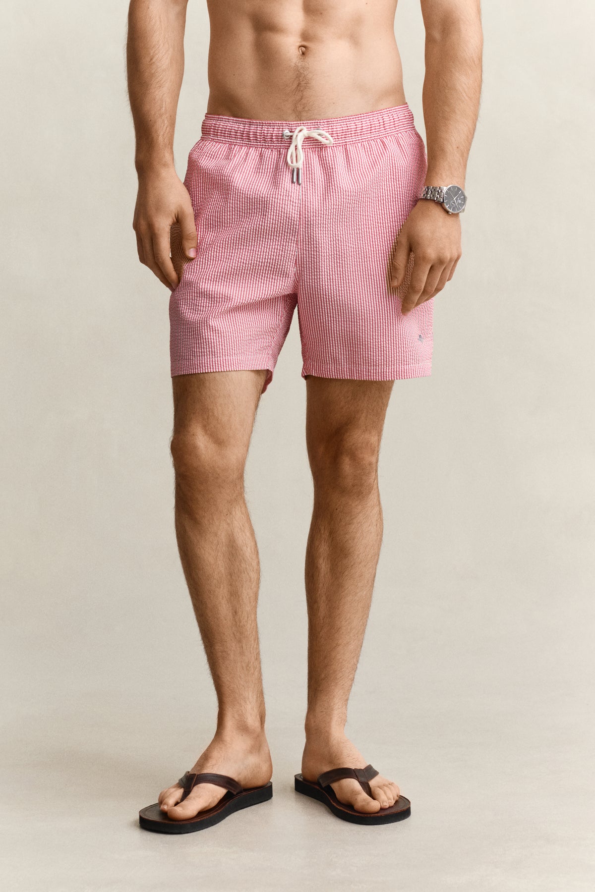 ROSE RED, STRIPED SEERSUCKER SWIM SHORTS, CLOSE-UP BY GANT AU.