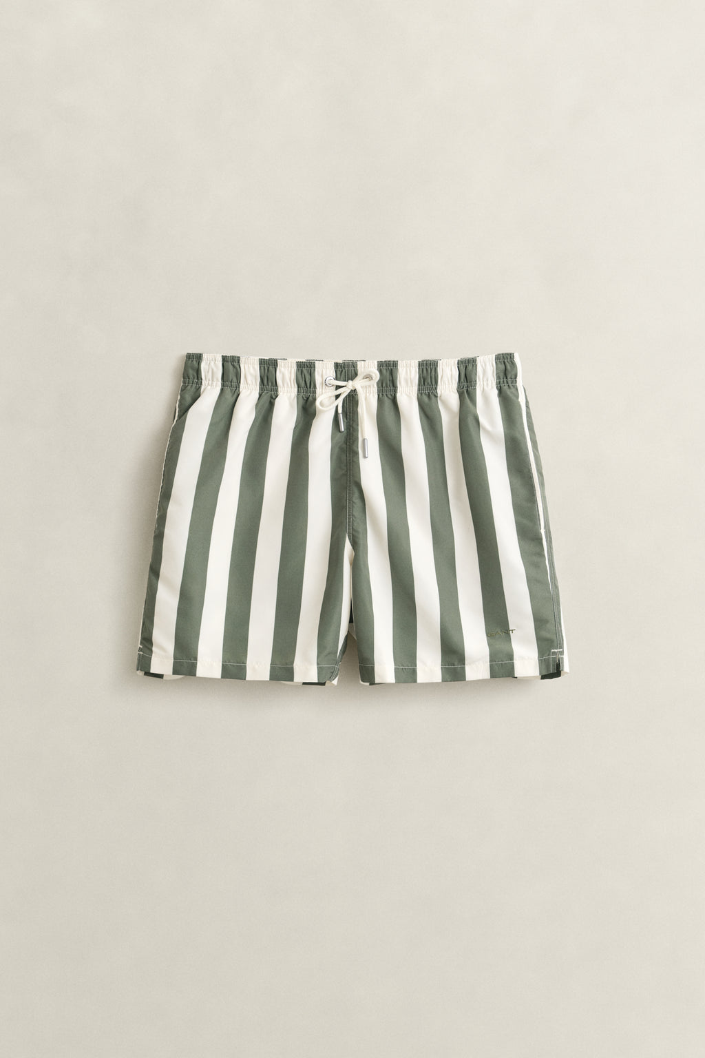 DRY HERB GREEN, BLOCK STRIPED SWIM SHORTS, FRONT-VIEW BY GANT AU.