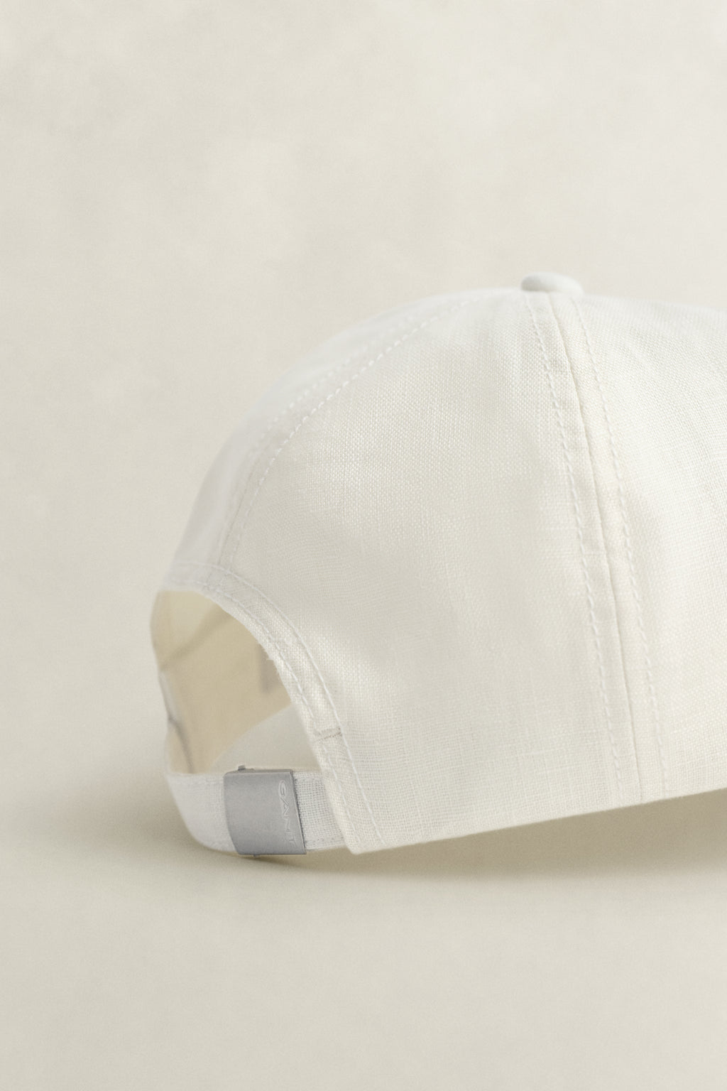 CREAM, LINEN CAP, FLAT-LAY BY GANT AU.