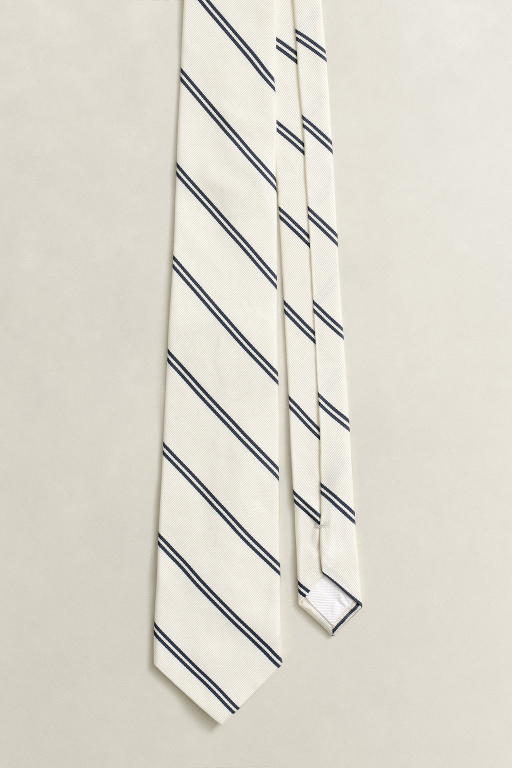CREAM, STRIPED TIE, CLOSE-UP BY GANT AU.