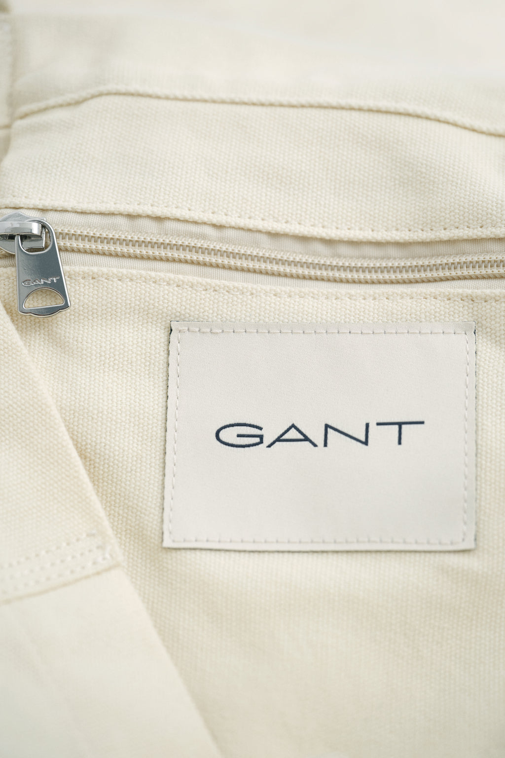 CREAM, GRAPHIC COTTON CANVAS TOTE BAG, CLOSE-UP BY GANT AU.