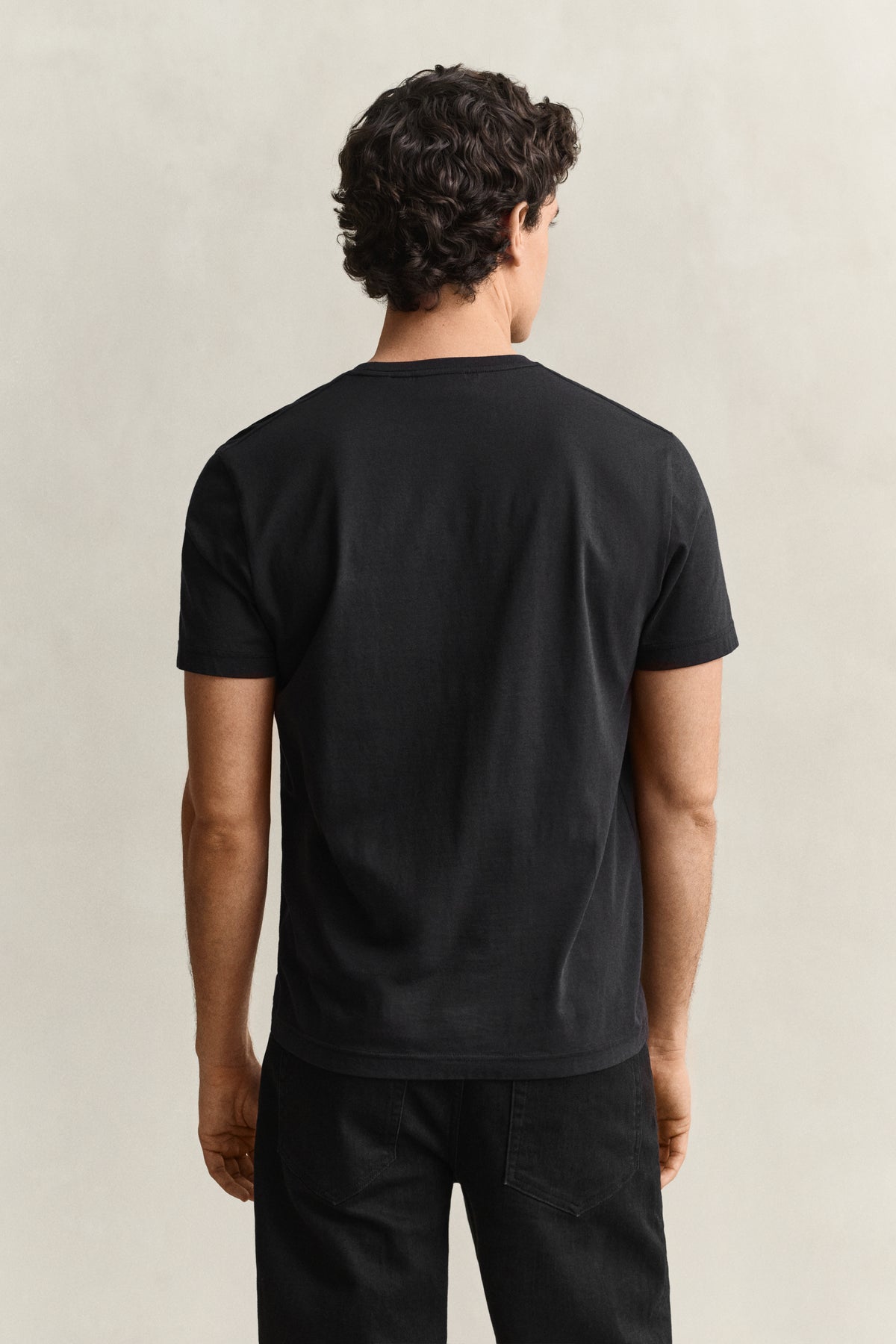BLACK, Shield T-Shirt, BACK-VIEW BY GANT AU.