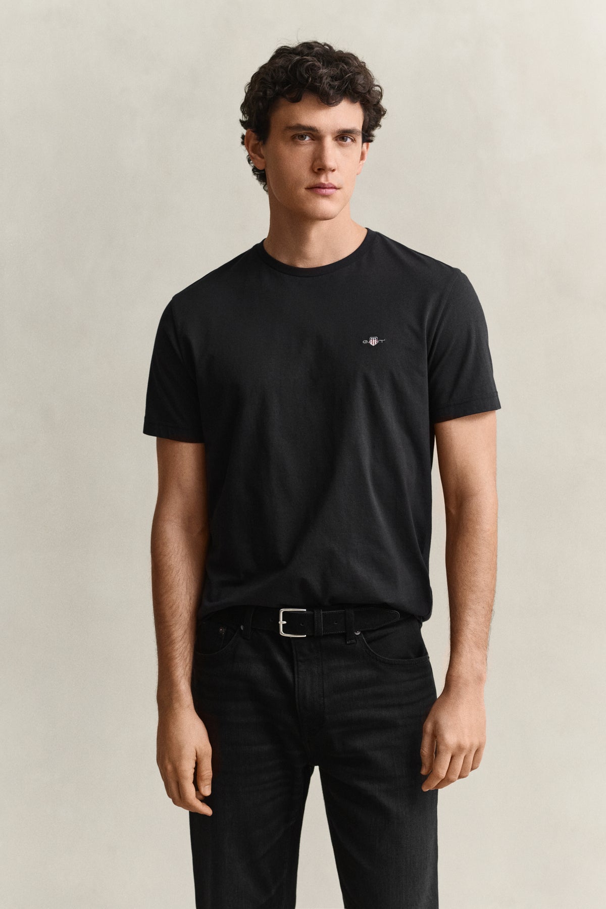 BLACK, Shield T-Shirt, FRONT-VIEW BY GANT AU.