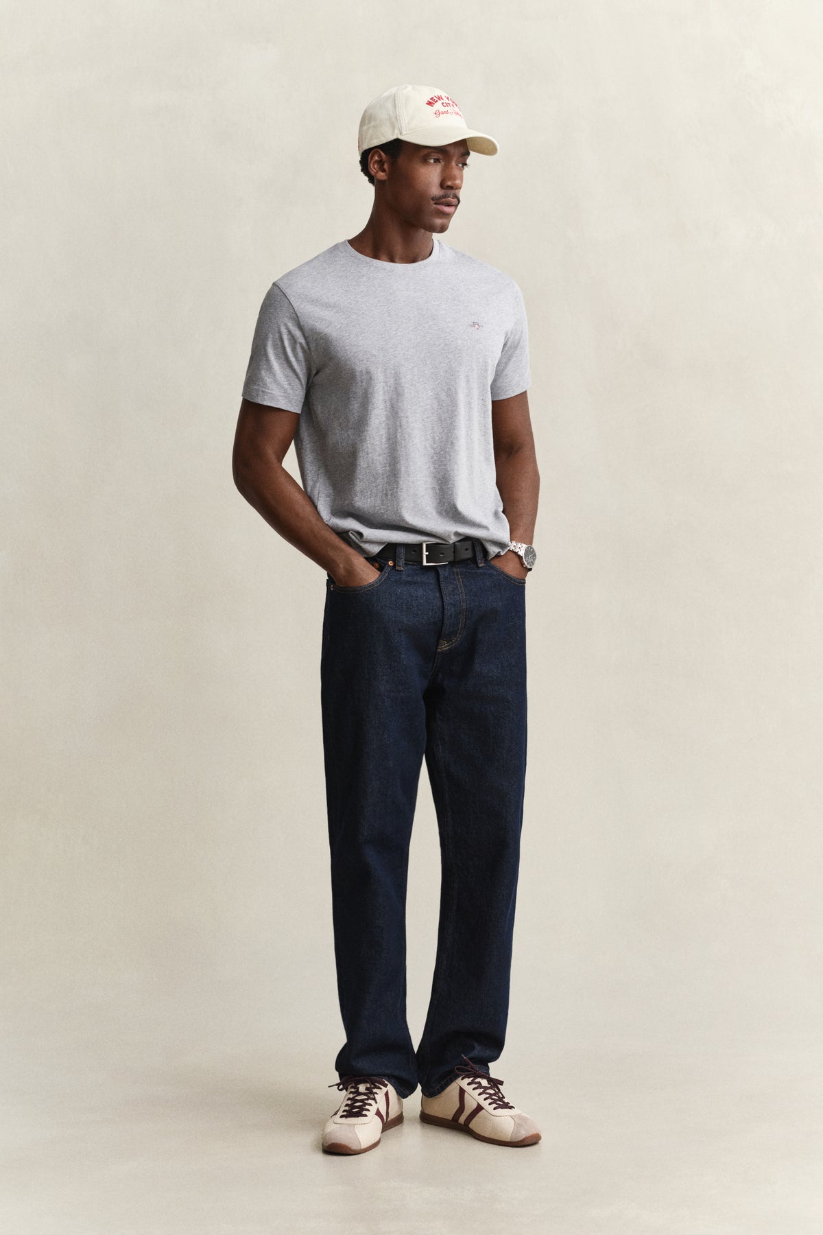 GREY MELANGE, Shield T-Shirt BY GANT AU.