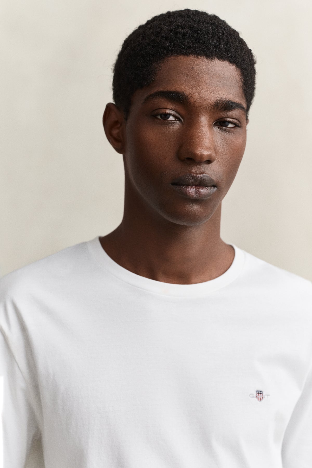 WHITE, Shield T-Shirt, CLOSE-UP BY GANT AU.