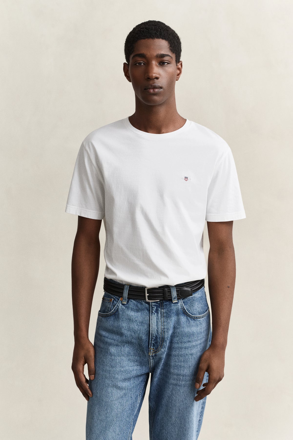 WHITE, Shield T-Shirt, FRONT-VIEW BY GANT AU.
