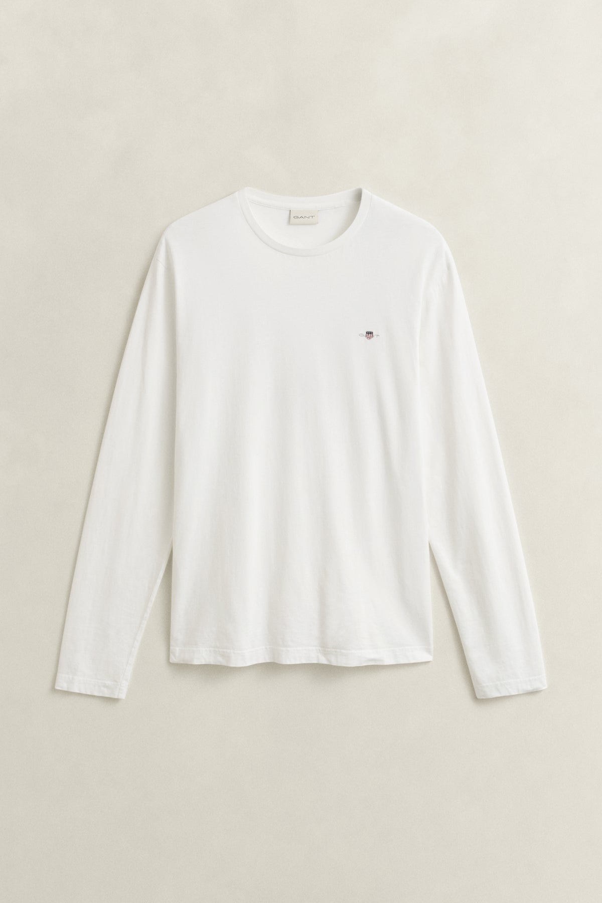 EGGSHELL, Shield Long Sleeve T-Shirt, FLAT-LAY BY GANT AU.