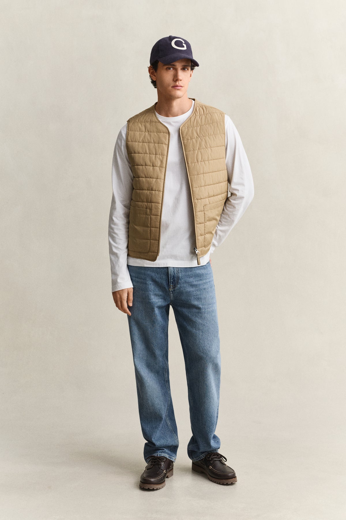 EGGSHELL, Shield Long Sleeve T-Shirt BY GANT AU.