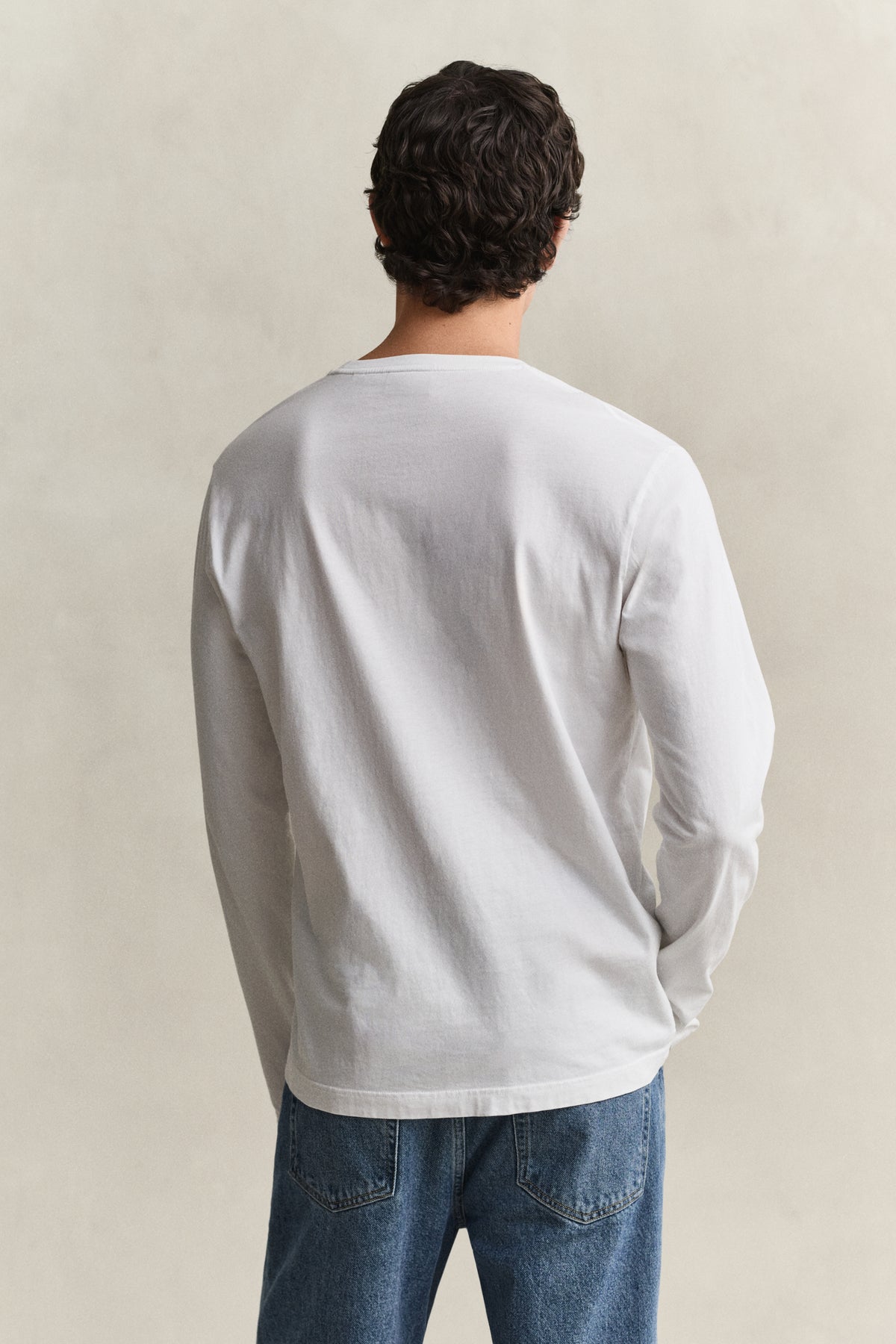EGGSHELL, Shield Long Sleeve T-Shirt, BACK-VIEW BY GANT AU.