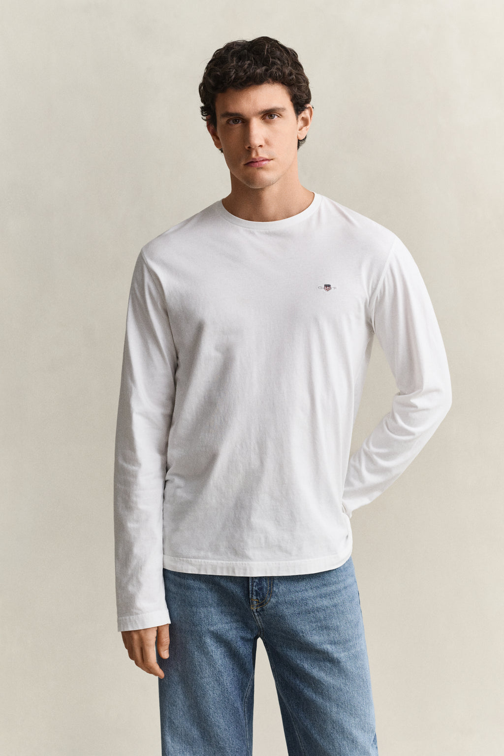 EGGSHELL, Shield Long Sleeve T-Shirt, FRONT-VIEW BY GANT AU.
