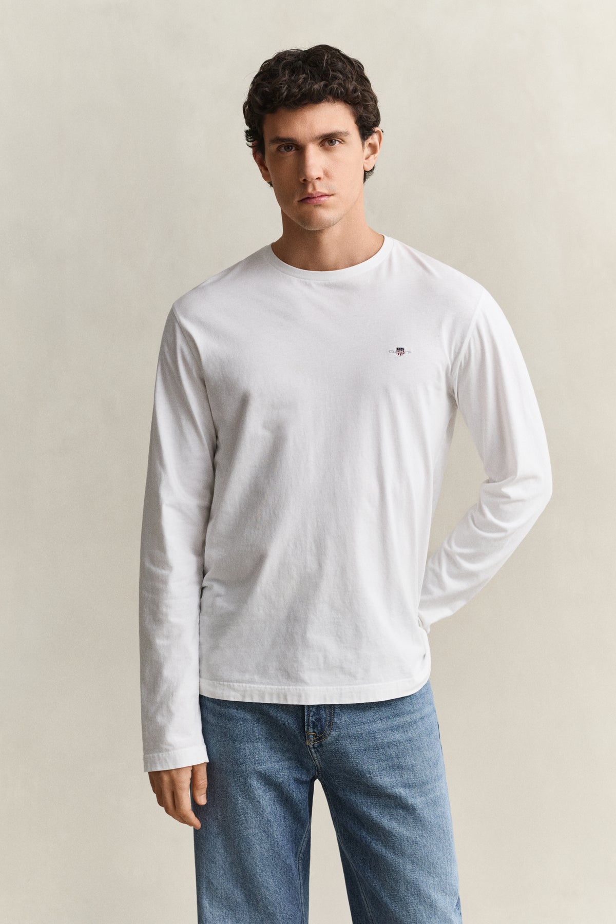 EGGSHELL, Shield Long Sleeve T-Shirt, FRONT-VIEW BY GANT AU.