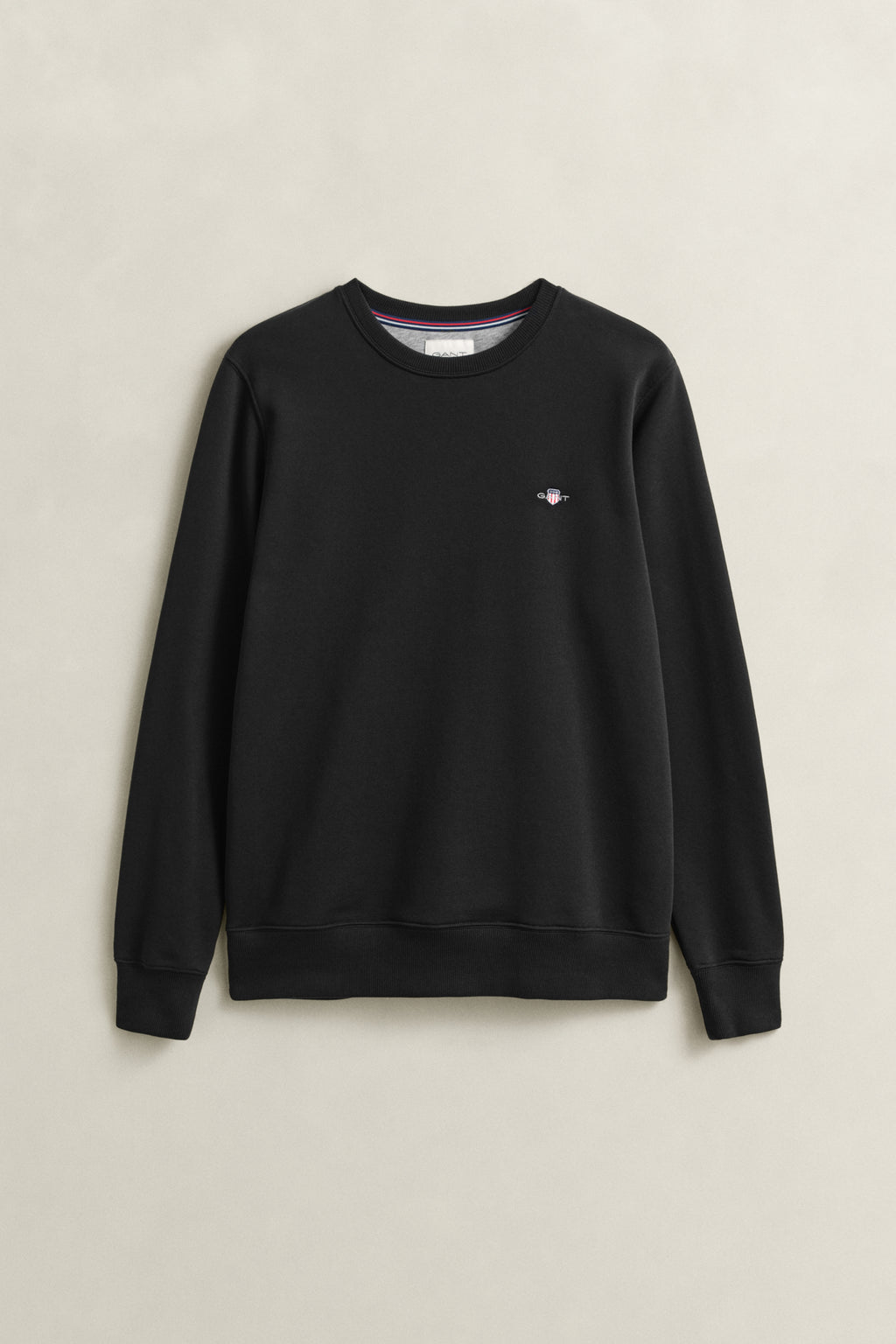 BLACK, REG SHIELD C-NECK SWEAT, FLAT-LAY BY GANT AU.