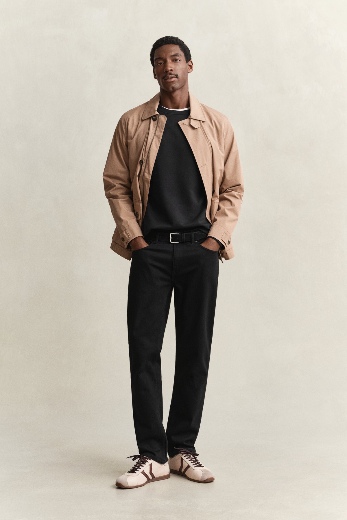 BLACK, REG SHIELD C-NECK SWEAT BY GANT AU.