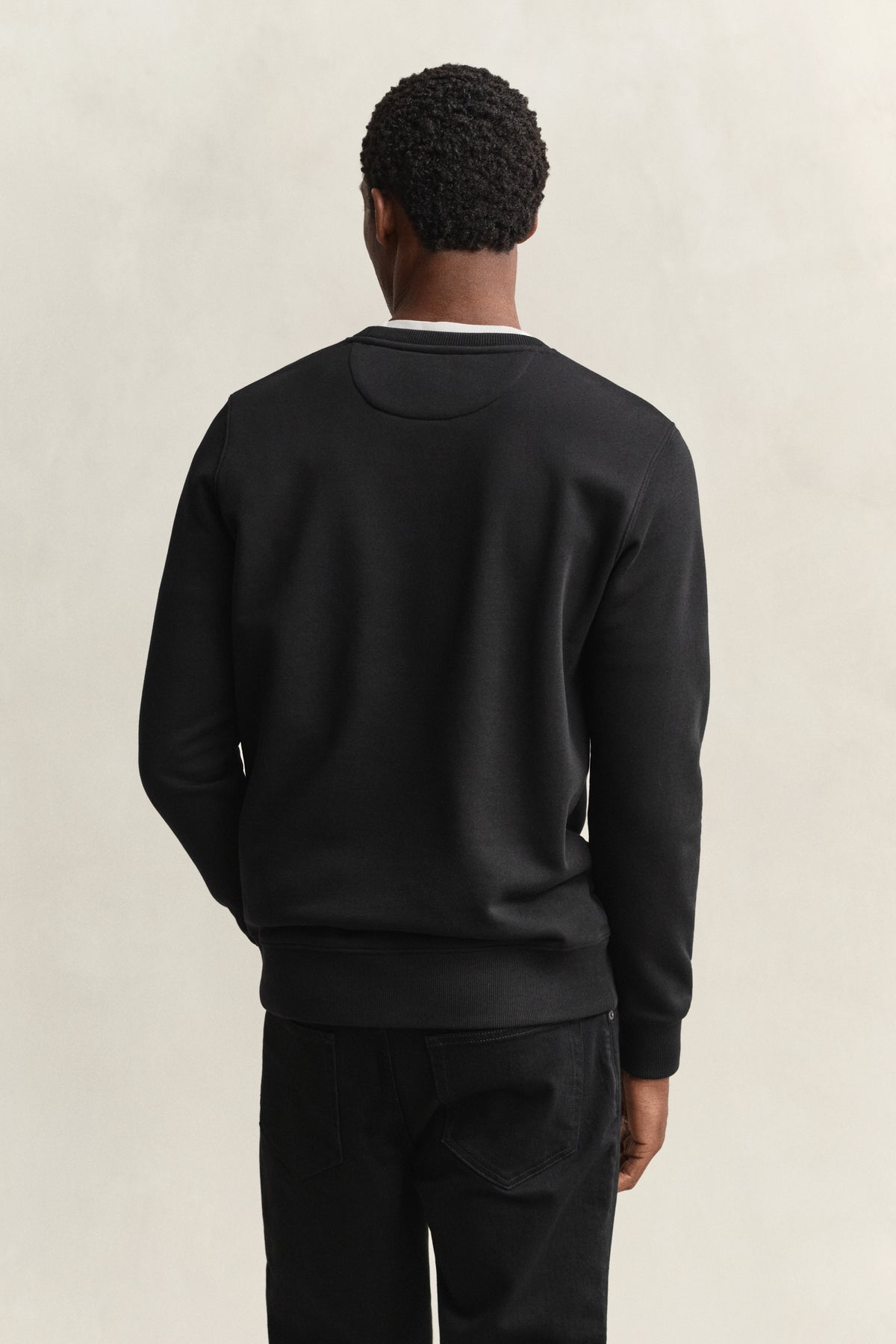 BLACK, REG SHIELD C-NECK SWEAT, BACK-VIEW BY GANT AU.