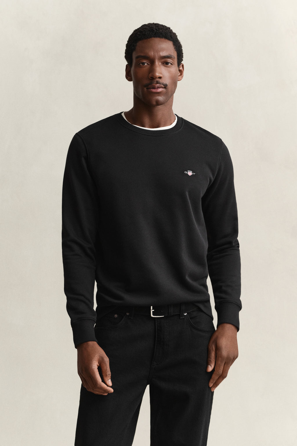 BLACK, REG SHIELD C-NECK SWEAT, FRONT-VIEW BY GANT AU.