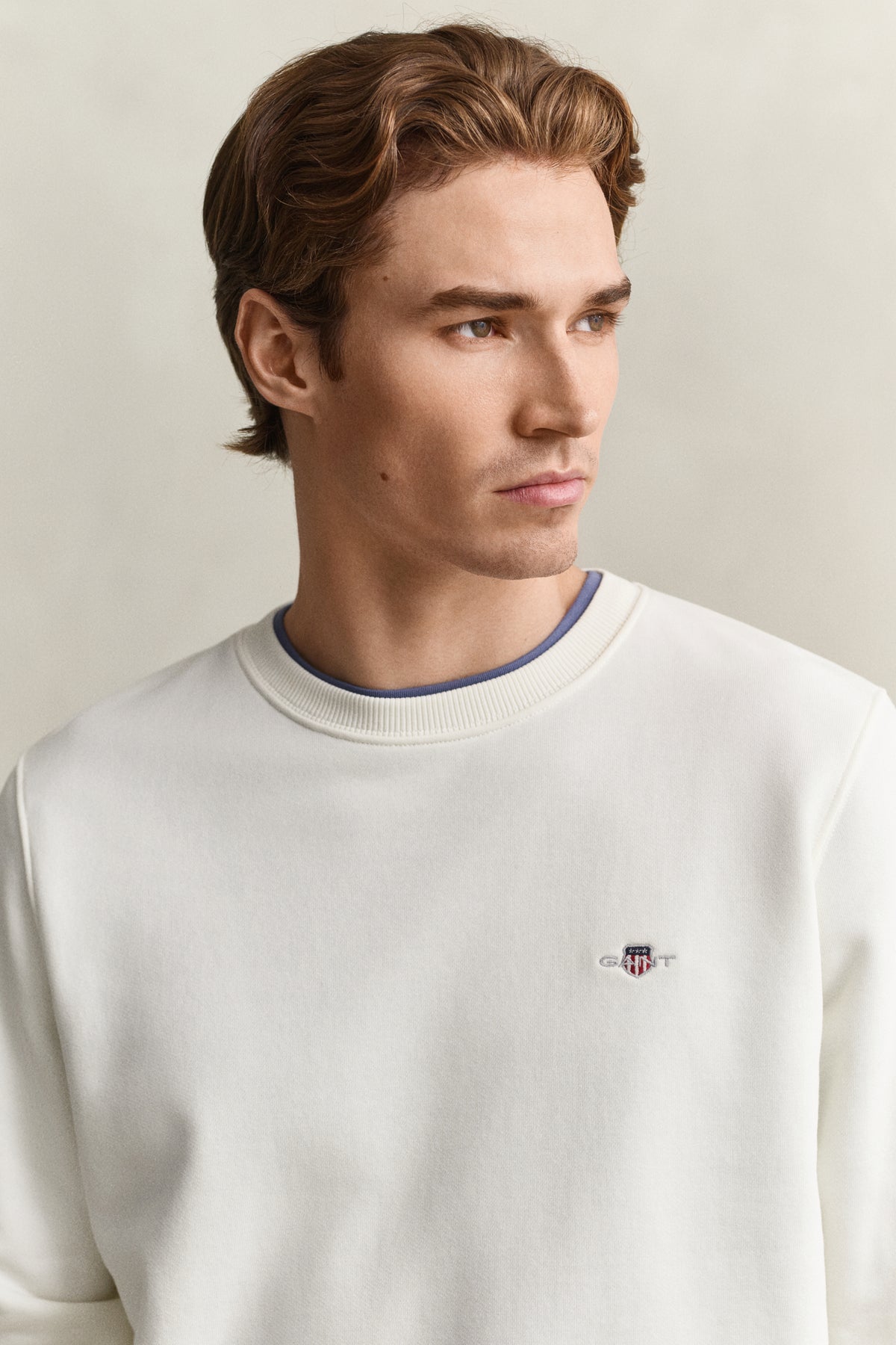 EGGSHELL, REG SHIELD C-NECK SWEAT, CLOSE-UP BY GANT AU.