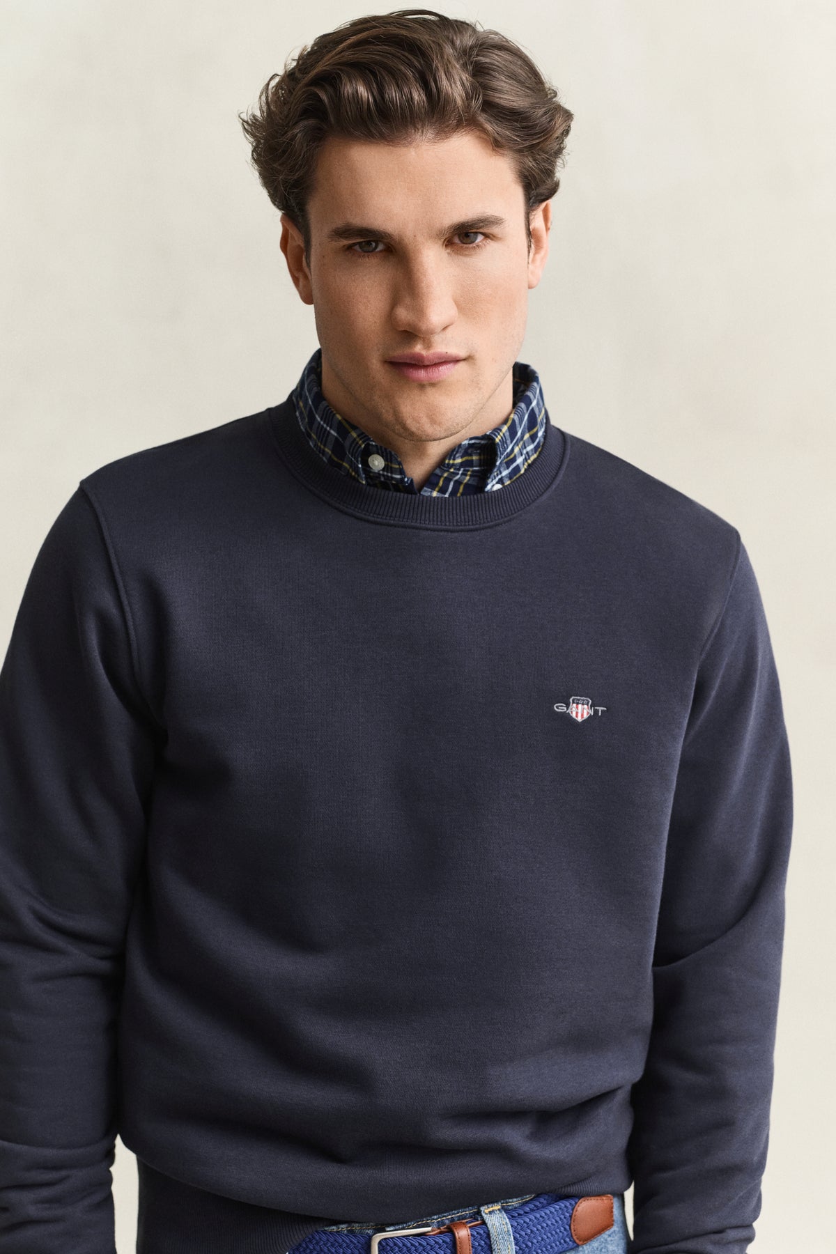 EVENING BLUE, REG SHIELD C-NECK SWEAT, CLOSE-UP BY GANT AU.