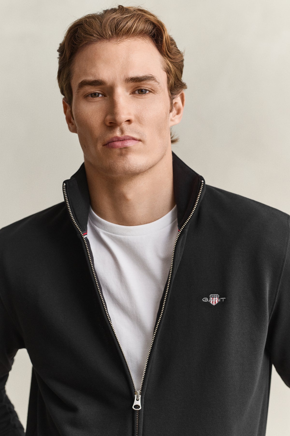 BLACK, REG SHIELD FULL ZIP SWEAT, CLOSE-UP BY GANT AU.