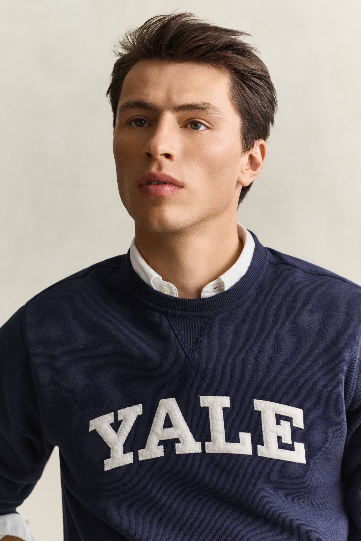MARINE, YALE C-NECK, CLOSE-UP BY GANT AU.