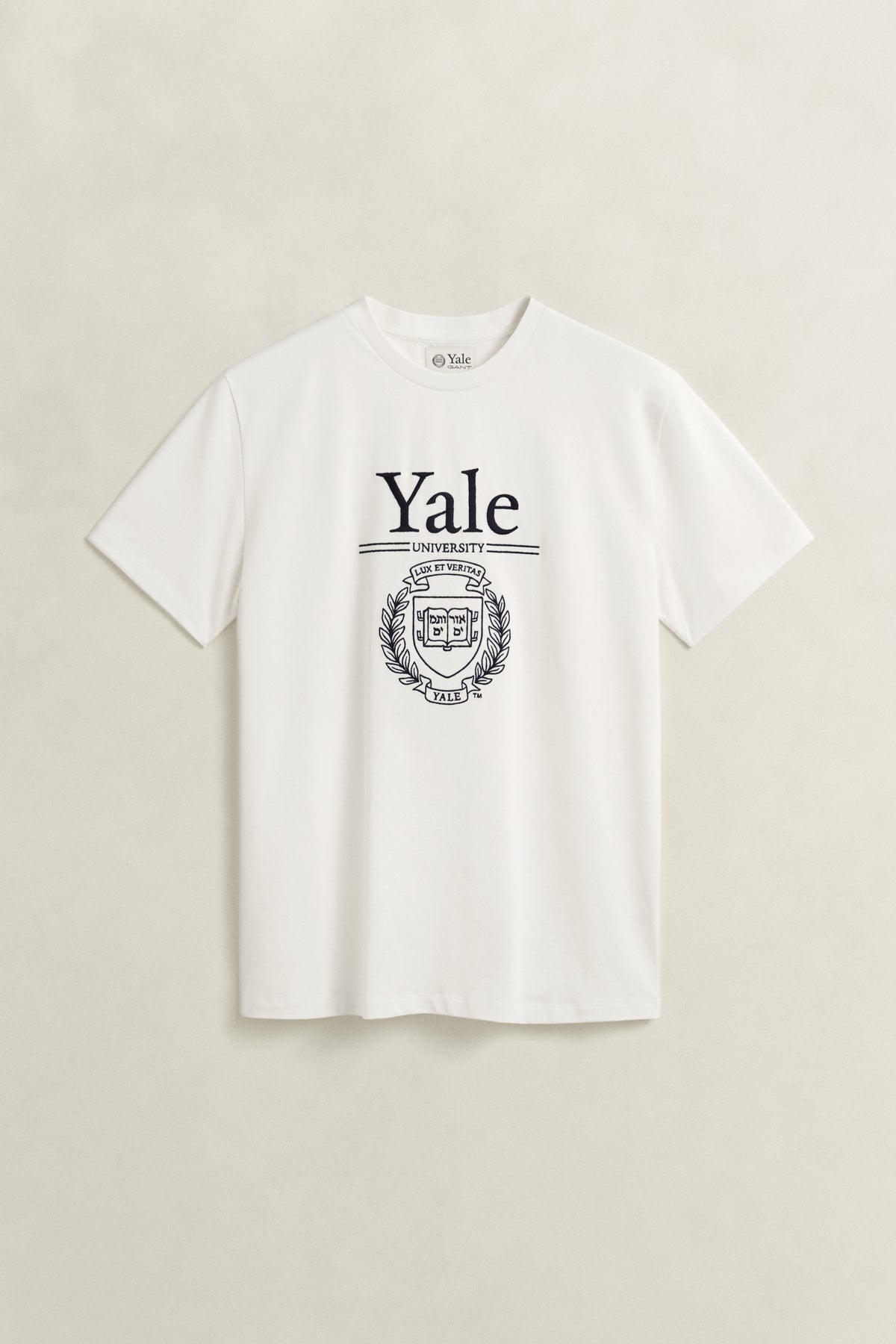 EGGSHELL, YALE T-SHIRT, FLAT-LAY BY GANT AU.