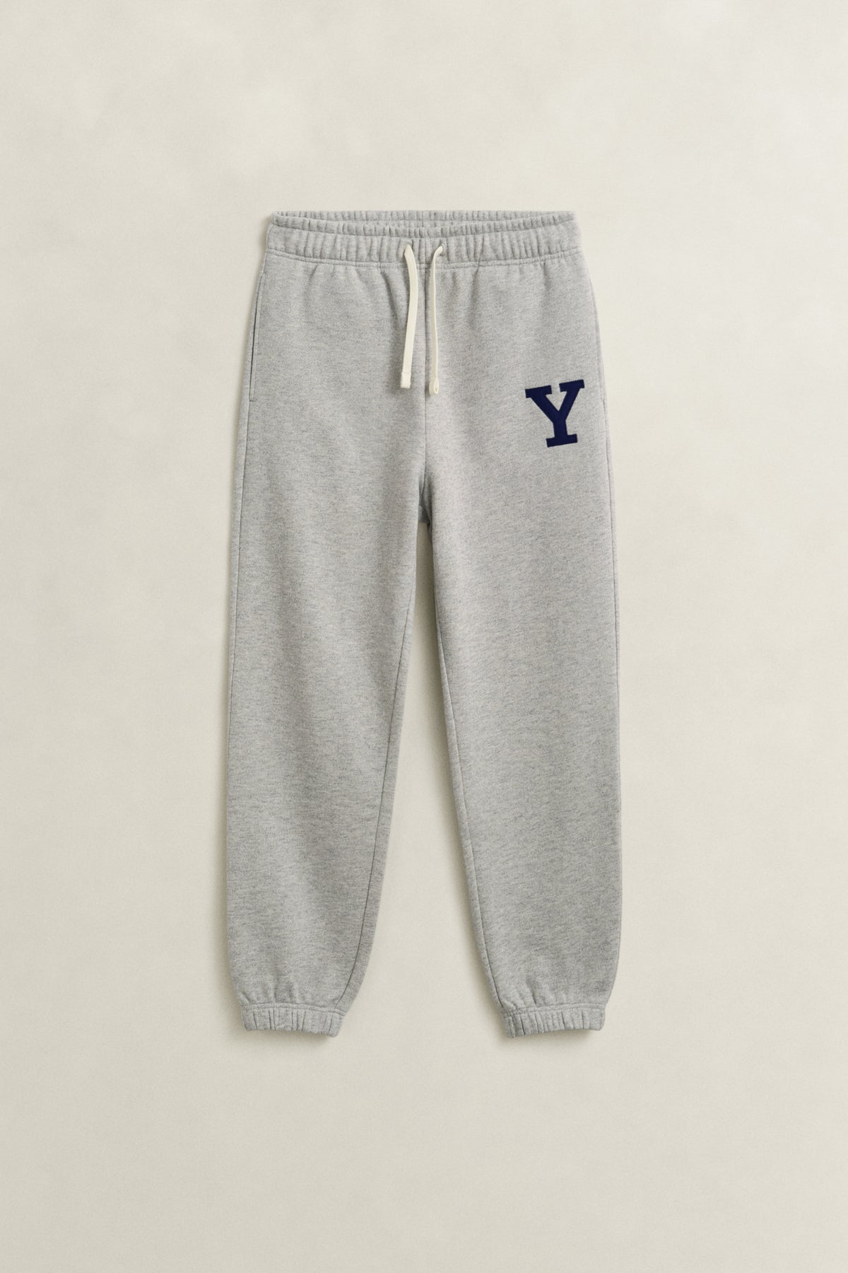 GREY MELANGE, YALE SWEATPANTS, FRONT-VIEW BY GANT AU.
