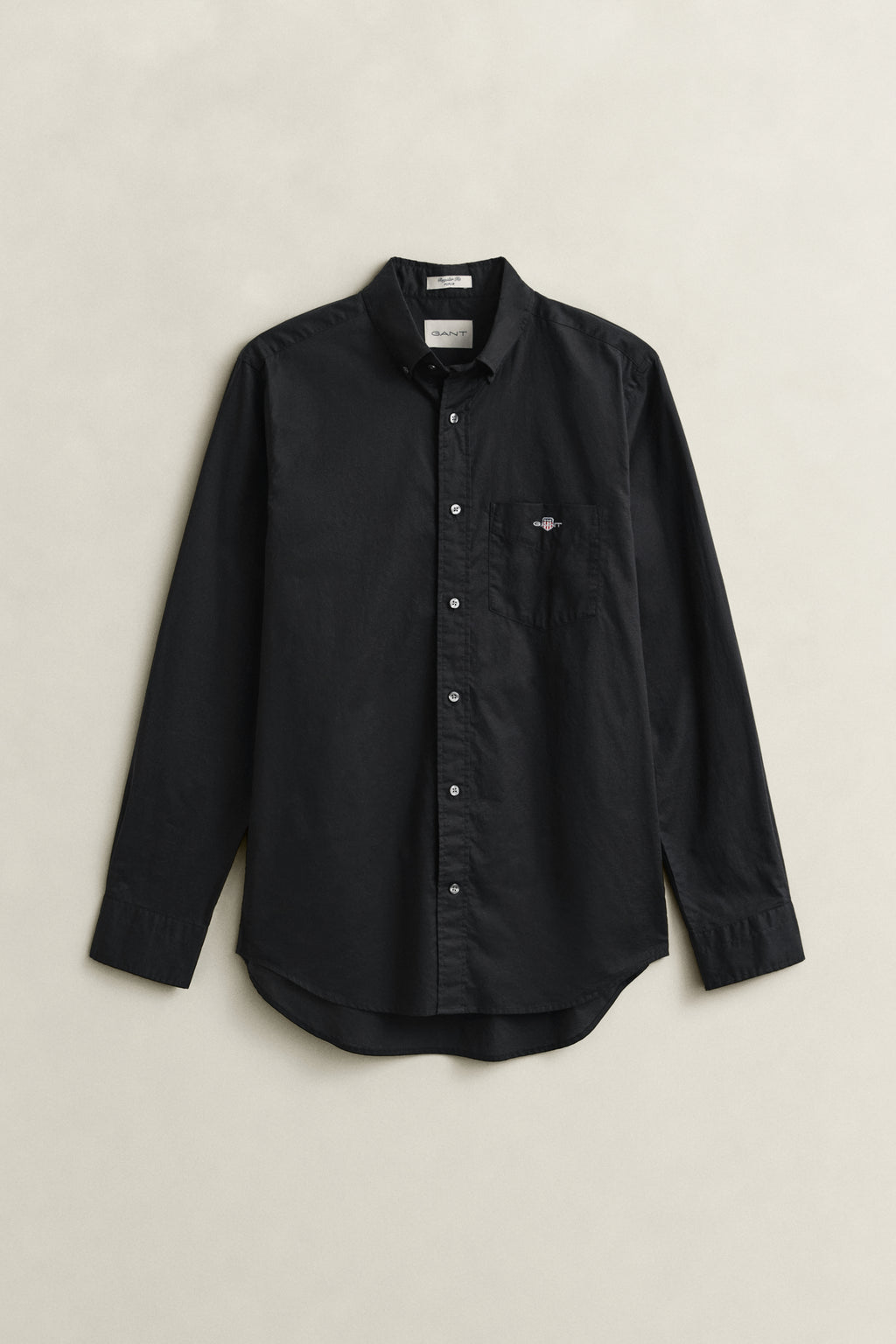 BLACK, REG CLASSIC POPLIN SHIRT, FLAT-LAY BY GANT AU.