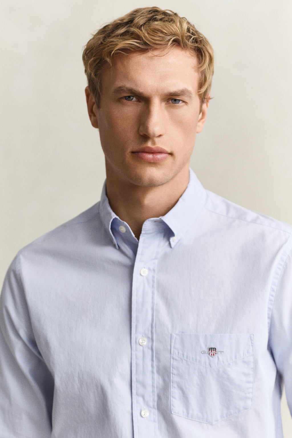 LIGHT BLUE, REG CLASSIC POPLIN SHIRT, CLOSE-UP BY GANT AU.