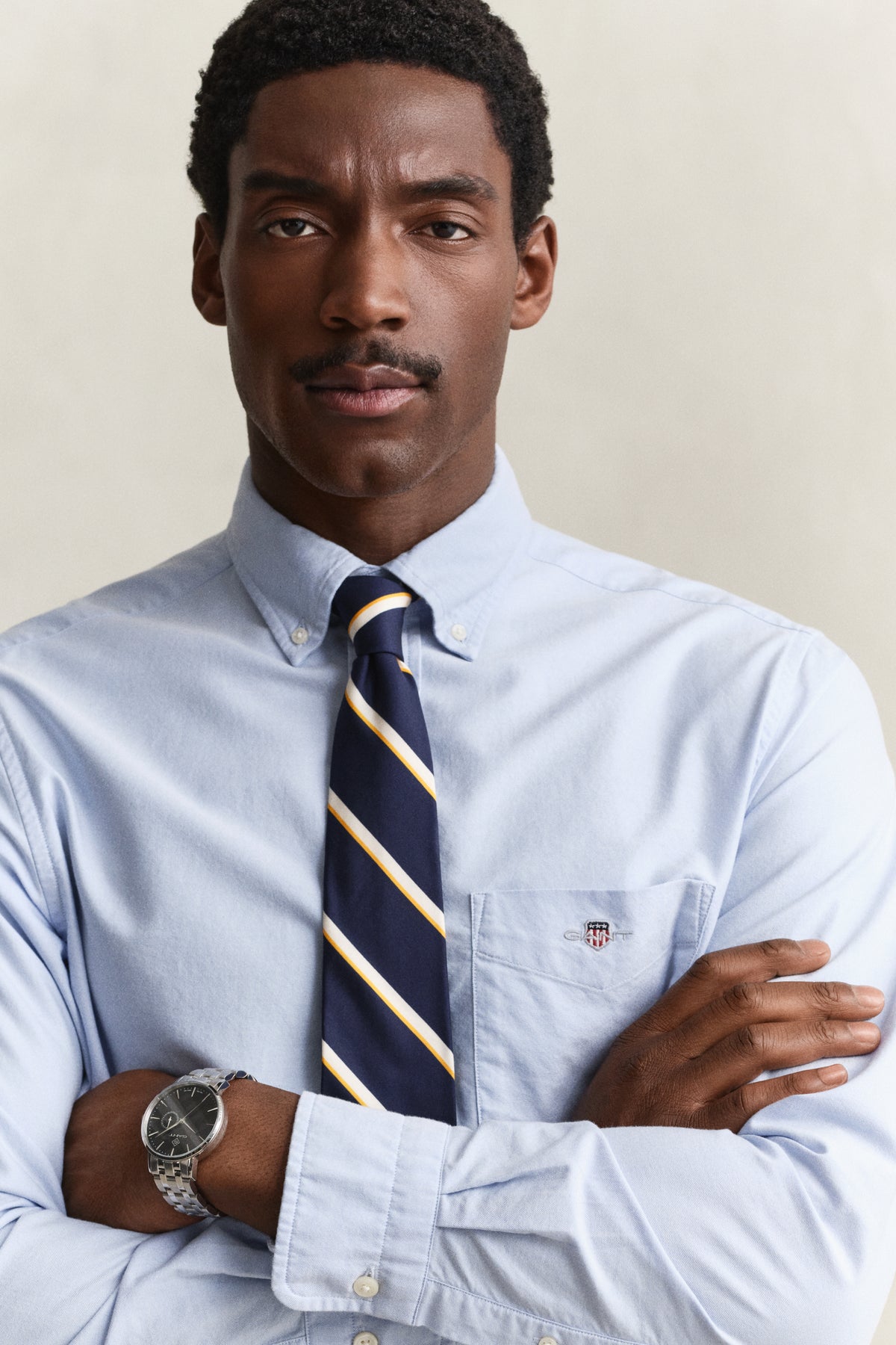MODEL WEARING REG CLASSIC OXFORD SHIRT