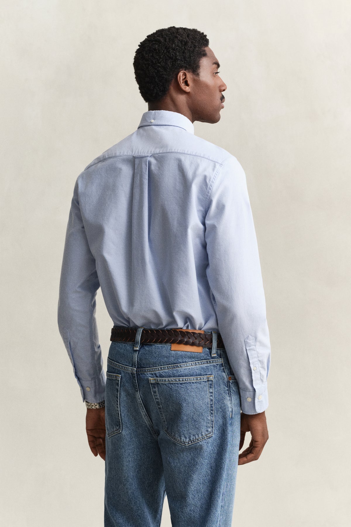 LIGHT BLUE, REG CLASSIC OXFORD SHIRT, BACK-VIEW BY GANT AU.