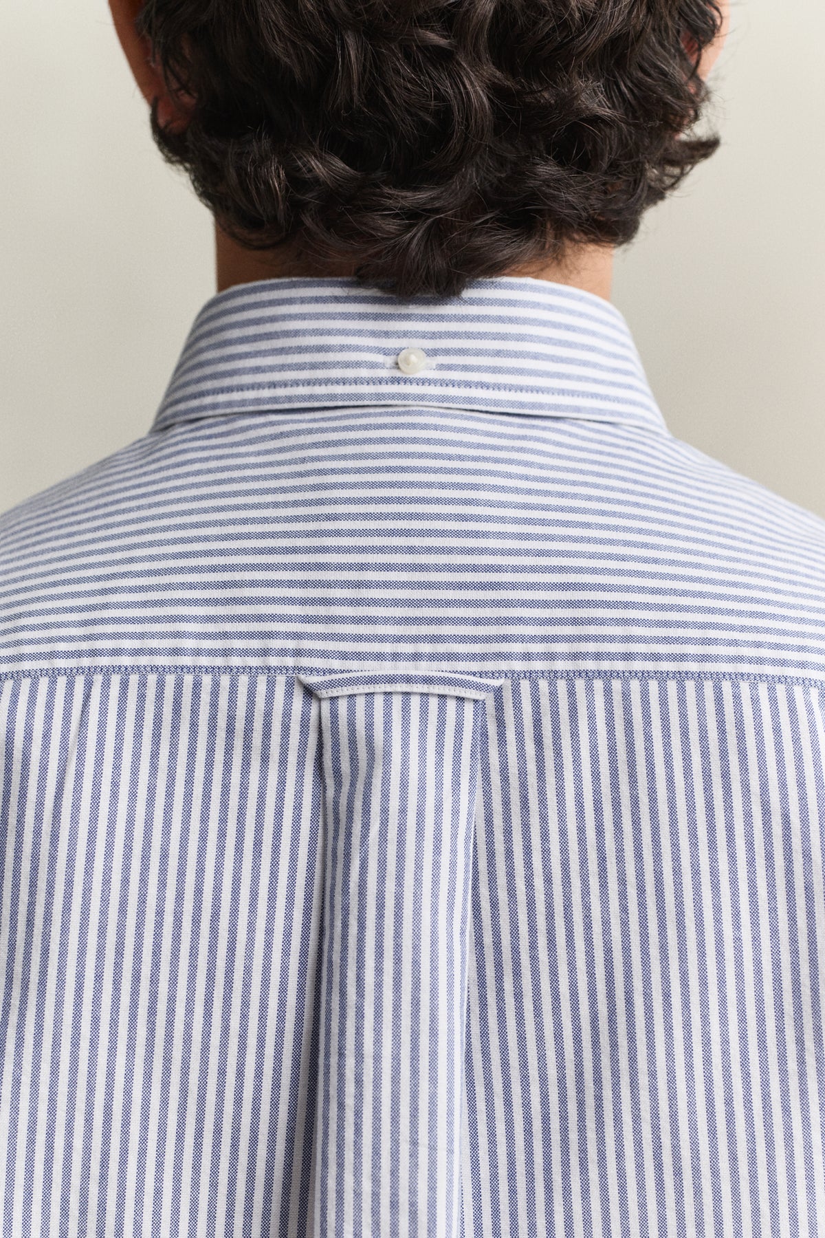 COLLEGE BLUE, REG CLASSIC OXFORD STRIPE SHIRT, CLOSE-UP BY GANT AU.