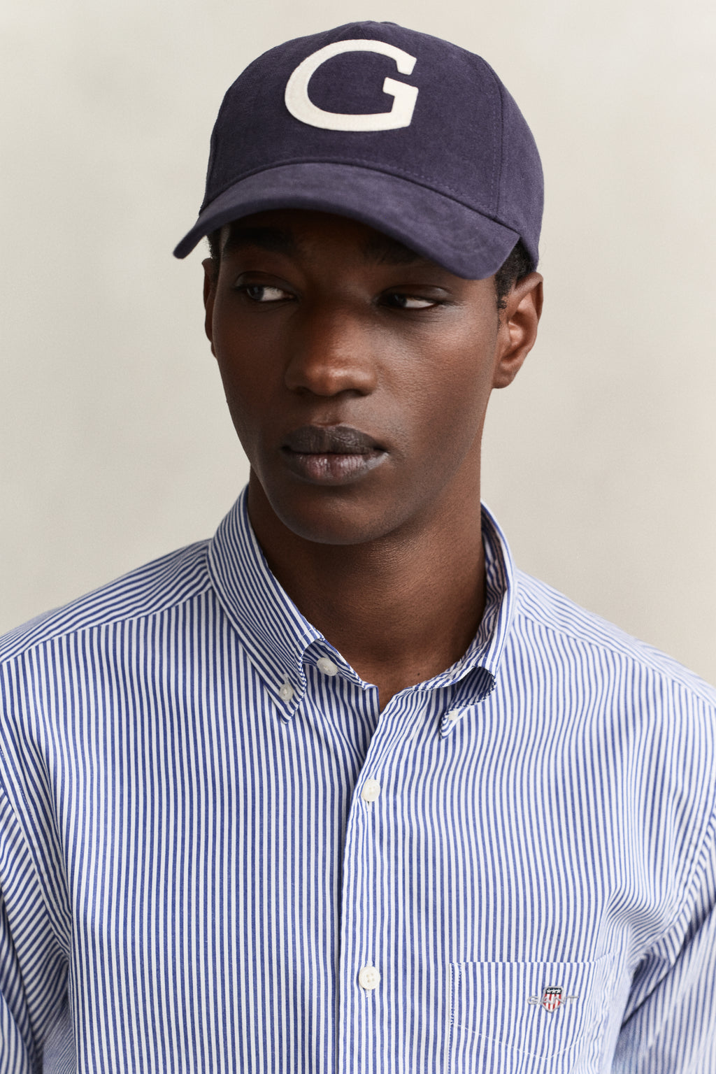 COLLEGE BLUE, REG CLASSIC POPLIN BANKER SHIRT, CLOSE-UP BY GANT AU.