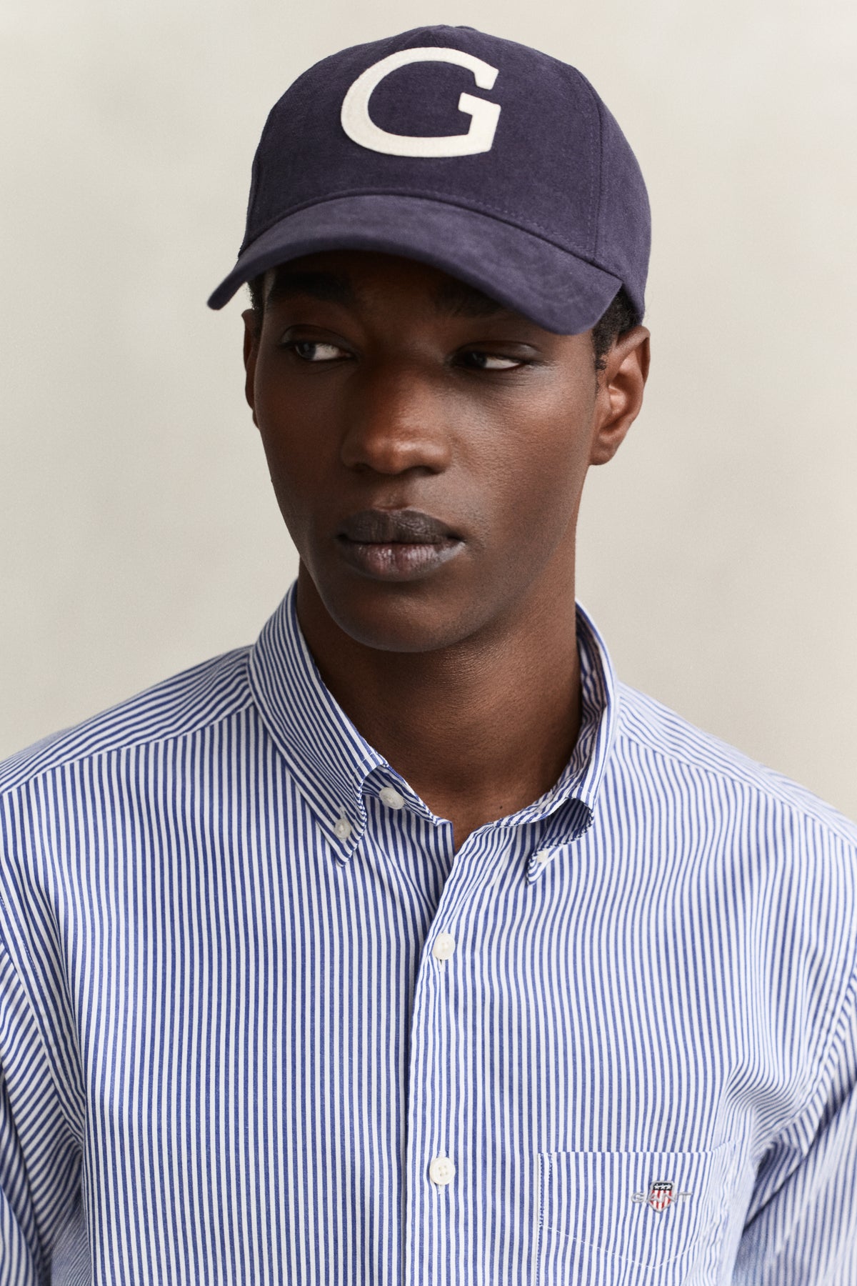 COLLEGE BLUE, REG CLASSIC POPLIN BANKER SHIRT, CLOSE-UP BY GANT AU.