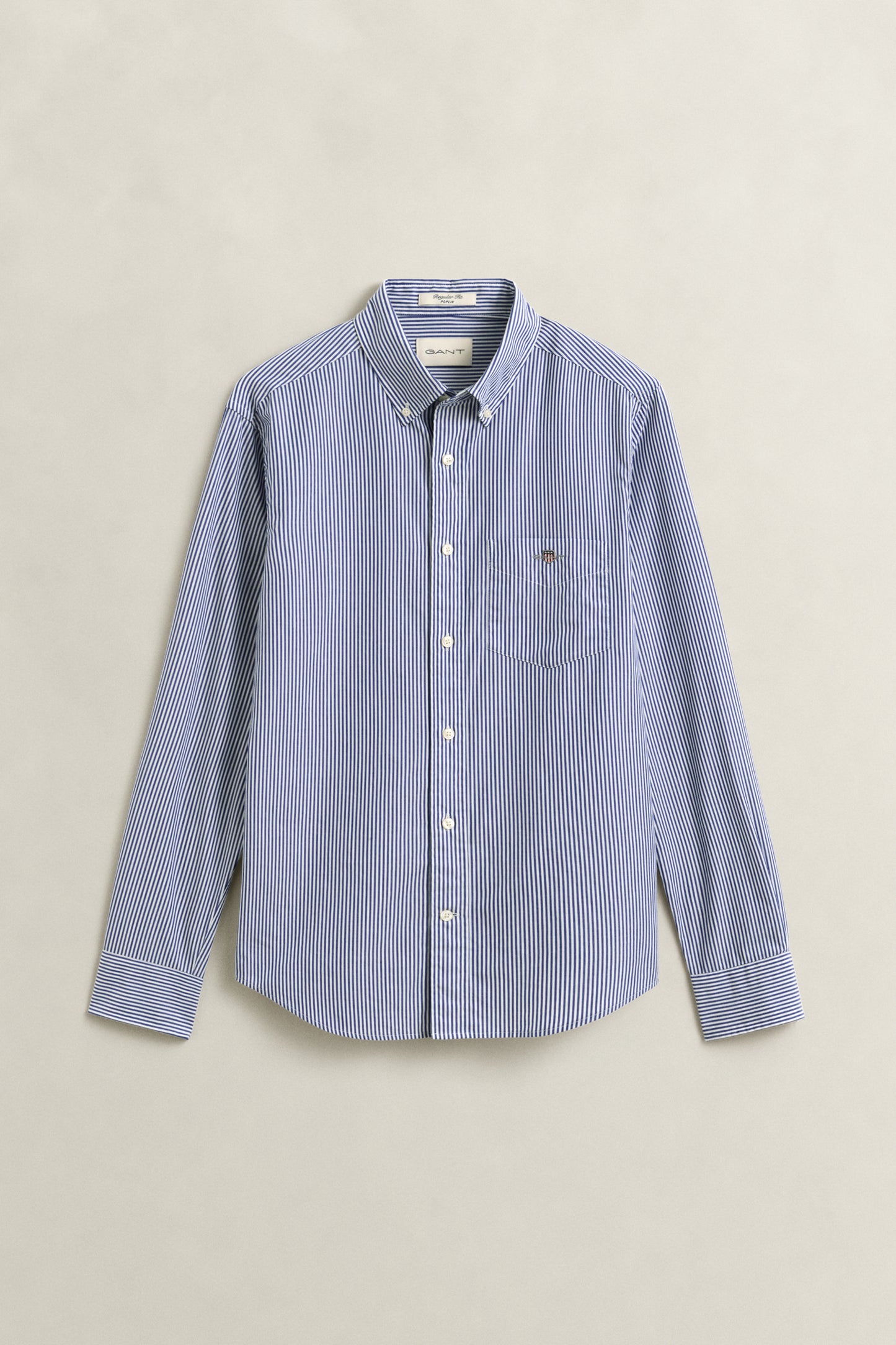 COLLEGE BLUE, REG CLASSIC POPLIN BANKER SHIRT, FLAT-LAY BY GANT AU.