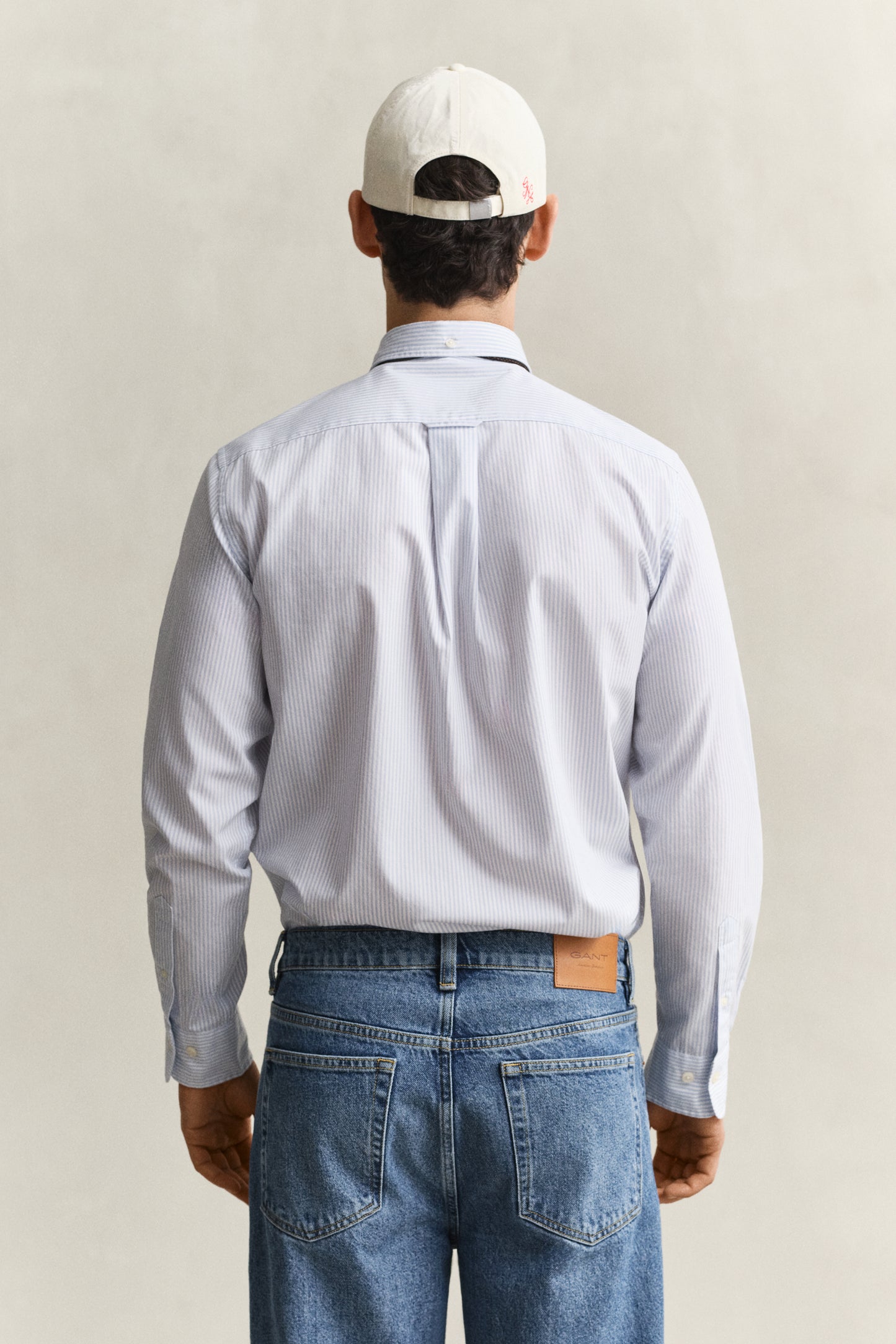 LIGHT BLUE, REG CLASSIC POPLIN BANKER SHIRT, BACK-VIEW BY GANT AU.