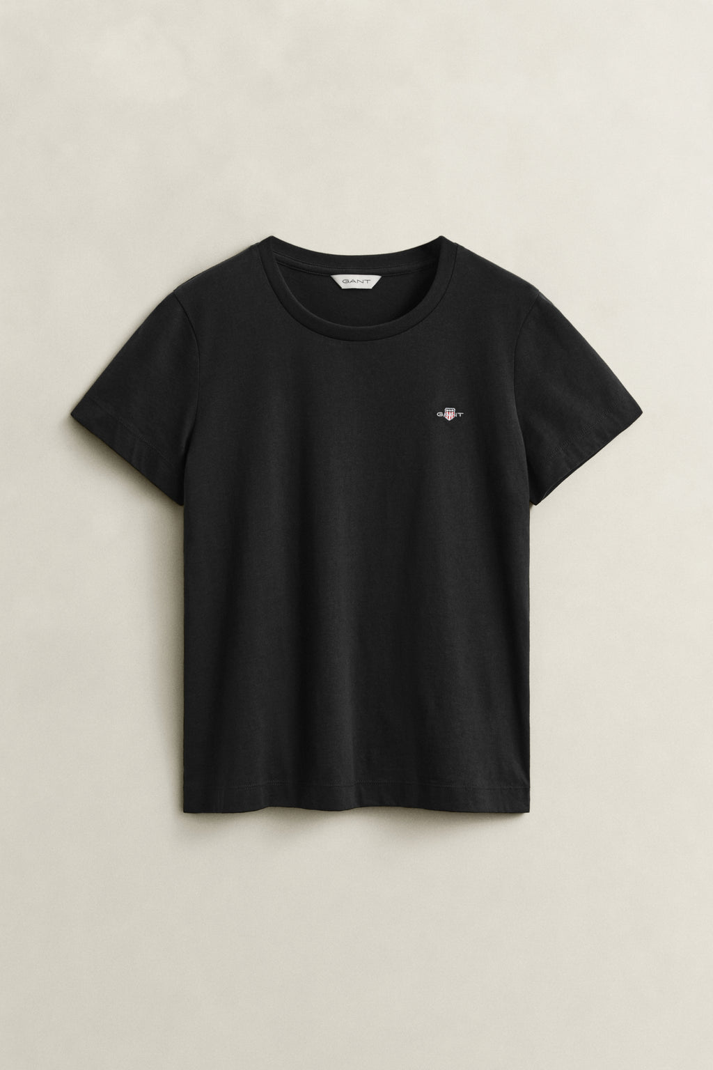 BLACK, REG SHIELD SS T-SHIRT BY GANT AU.
